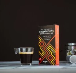 Cupplement Energy/Focus Blend Dark Roast Espresso - 10 Nespresso Koffiecups - Koffie Met Vitamines, Extra Cafeïne En Superfoods - Duurzame Biologische Afbreekbare Koffie Capsules 11 Cupplement Energy/Focus Blend Dark Roast Espresso - 10 Nespresso Koffiecups - Koffie Met Vitamines, Extra Cafeïne En Superfoods - Duurzame Biologische Afbreekbare Koffie Capsules -Koffie Promotie Winkel 1200x1157 1