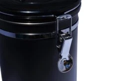 KoffieCanners Koffie Bewaarbus Luchtdicht Met CO2 Uitlaat Voor 600 Gram - Koffieblik Matzwart -Koffie Promotie Winkel 1200x796 2