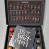Koffie Proeverij Pakket Met 20 Stuks Verschillende Smaken En Mystery Card 'Enjoy The Sweet Moment' Met Persoonlijke (video) Boodschap | Verjaardag | Sinterklaas | Kerstpakket | Vaderdag | Moederdag | Jubileum | Valentijnsdag 1 Koffie Proeverij Pakket Met 20 Stuks Verschillende Smaken En Mystery Card 'Enjoy The Sweet Moment' Met Persoonlijke (video) Boodschap | Verjaardag | Sinterklaas | Kerstpakket | Vaderdag | Moederdag | Jubileum | Valentijnsdag -Koffie Promotie Winkel 899x1200
